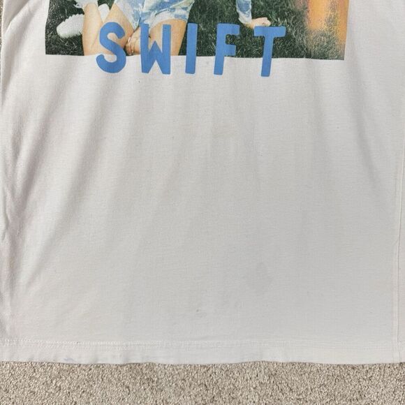 Taylor Swift Crew Neck Tee Shirt Size Small Short Sleeve White Grassy Field - Picture 5 of 9